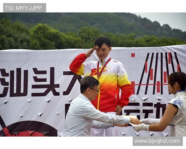 小学生勇夺足球明星称号展现青春风采与无限潜力